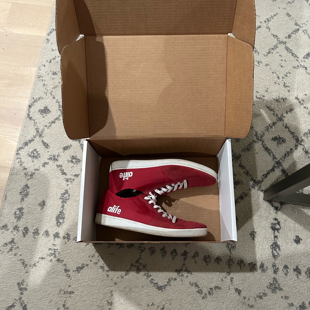 Men’s Size 13 Alife Shoes (RARE)